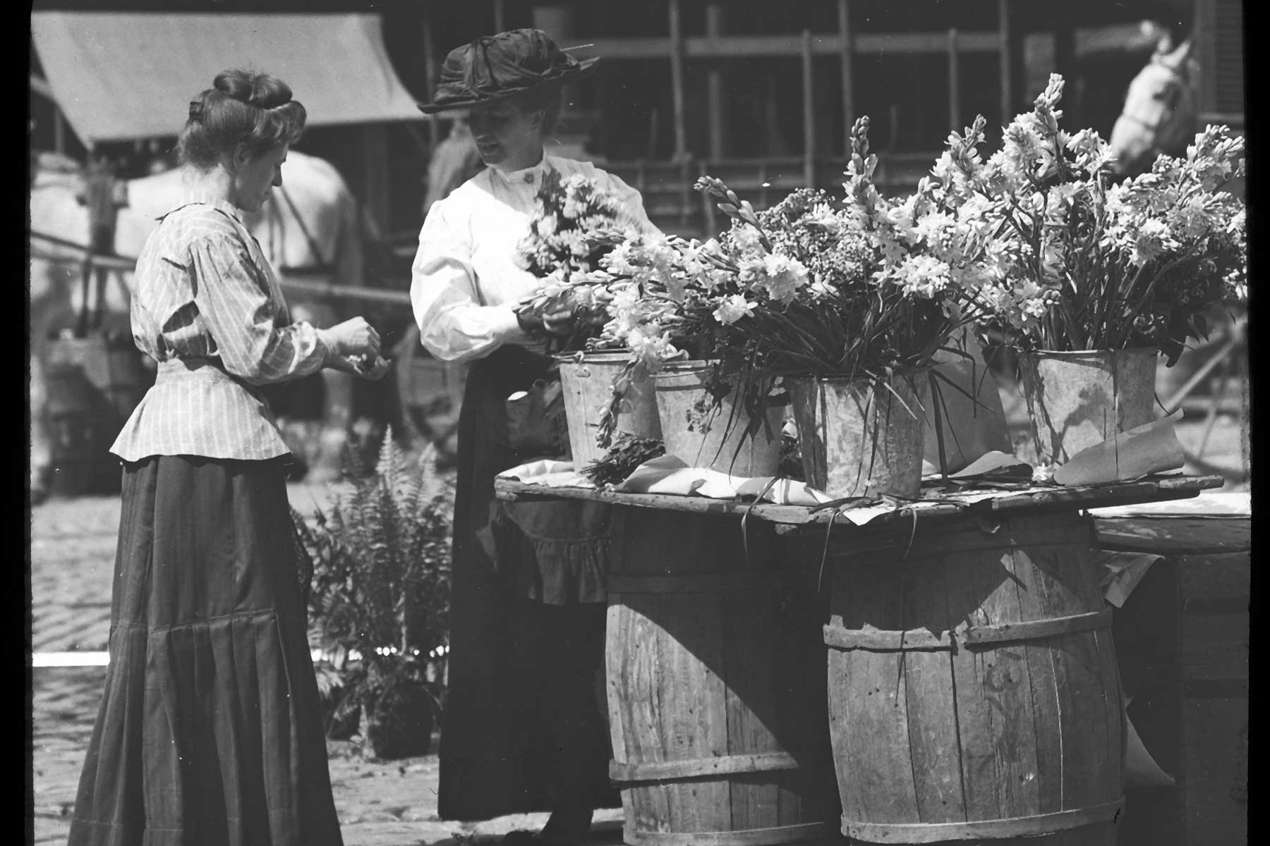 Flower market, Cincinnati, Ohio. From the Collection of Cincinnati & Hamilton County Public Library